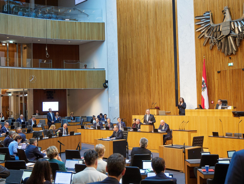 Nationalrat beschließt Doppelbudget für 2025 und 2026 – Einsparungen und Kritik im Fokus